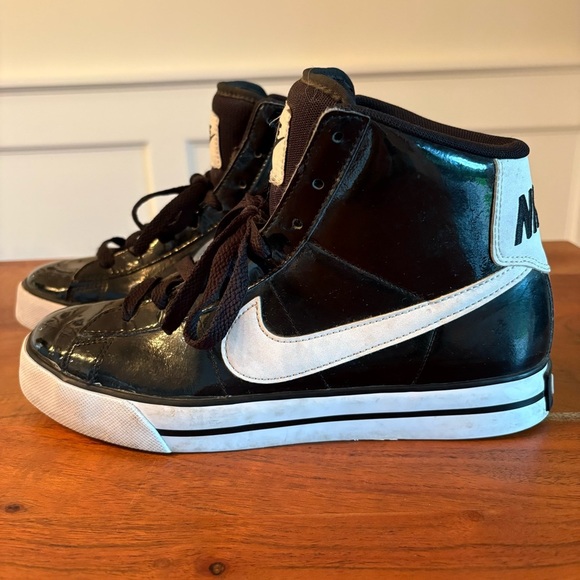 Nike Sweet Classic High Women's Size 7 Black White Patent Shiny Shoes 354697-022 - Picture 2 of 5